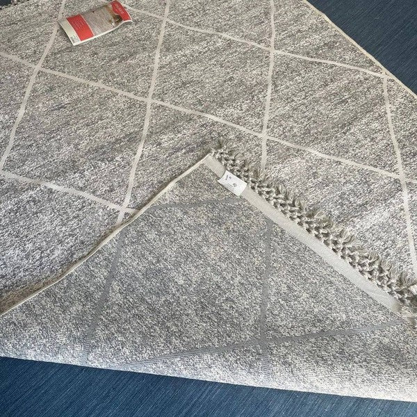 7x10 Feet Silver Gray Diamond Outdoor Area Rug