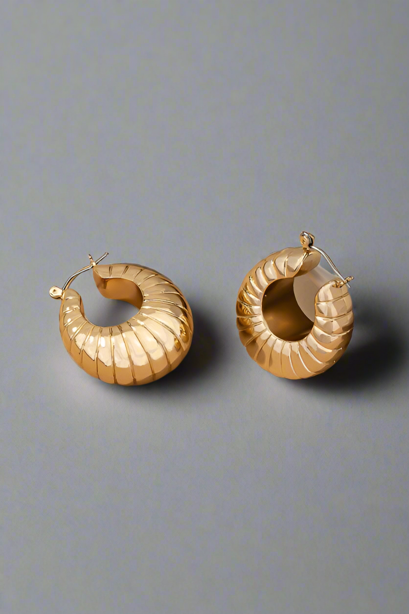 “MORGAN” Puffy Clam Shell Pattern Hoop Earrings